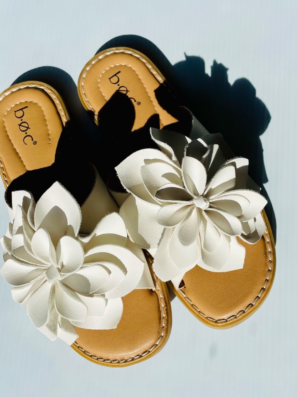 b.o.c Women's Kasia Flat White Slide Sandals, size 6M - Picture 10 of 10